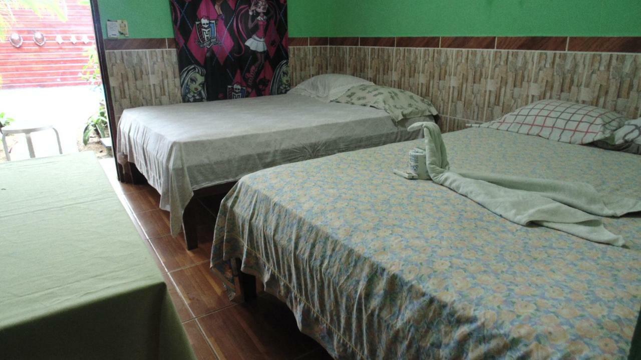 Hotel Economica Coxen Hole Екстериор снимка