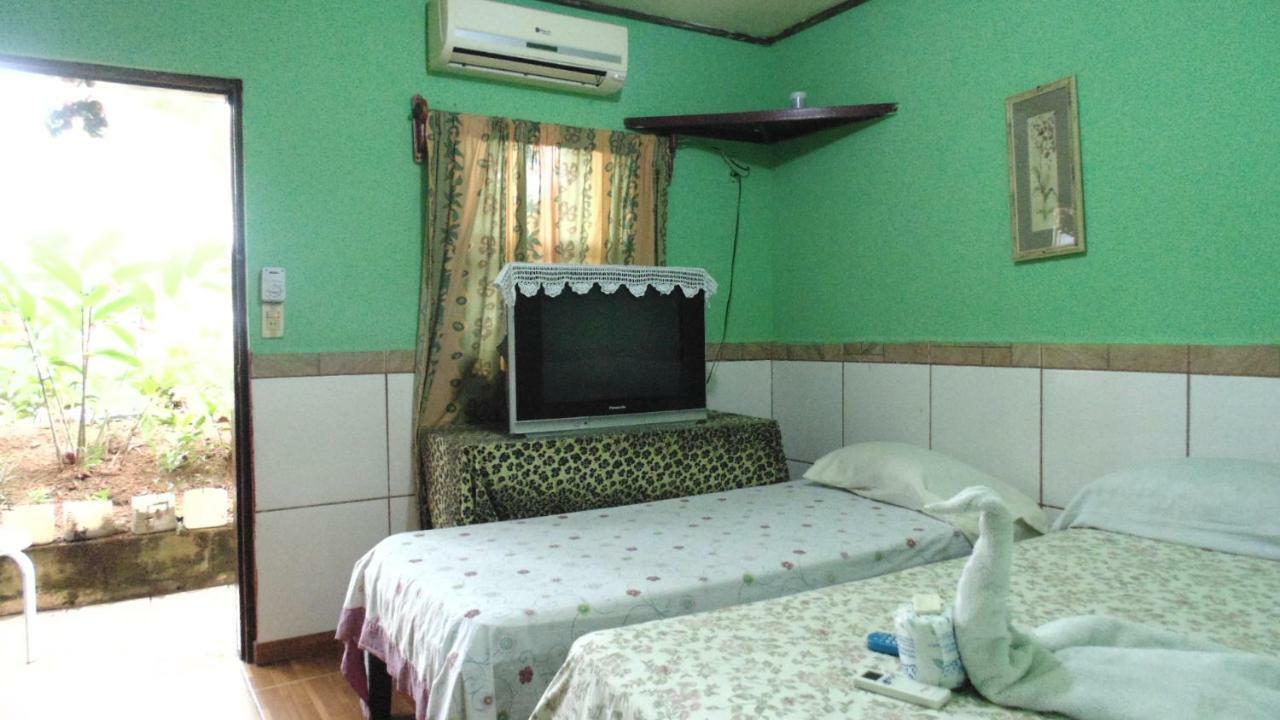 Hotel Economica Coxen Hole Екстериор снимка