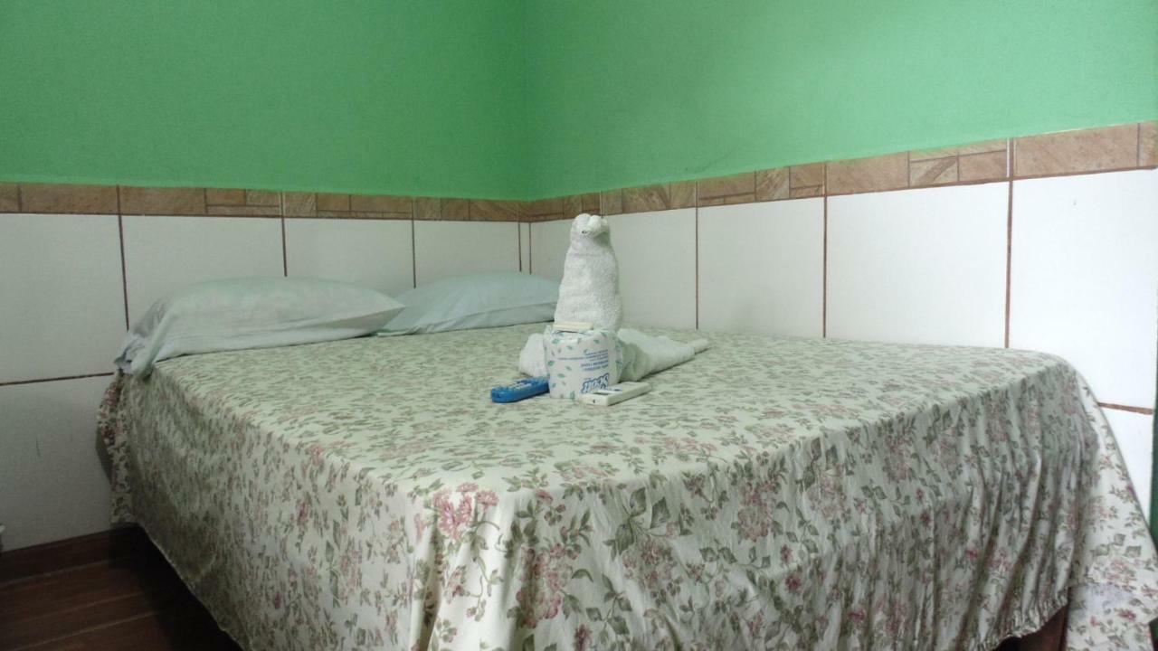 Hotel Economica Coxen Hole Екстериор снимка